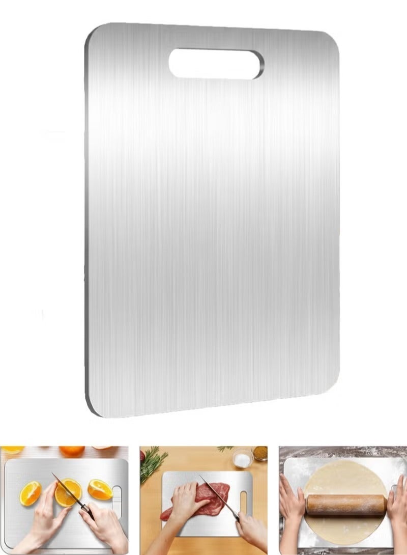 لوح تقطيع كبير، لوح تقطيع معدني مزدوج الجوانب من الفولاذ المقاوم للصدأ 304 عالي الجودة، لوح تقطيع مطبخ سميك شديد التحمل مانع للانزلاق مع مقبض للحوم والخضروات والفواكه والجبن والخبز والبيتزا والمعجنات والشواء والطبخ المنزلي - Image 3